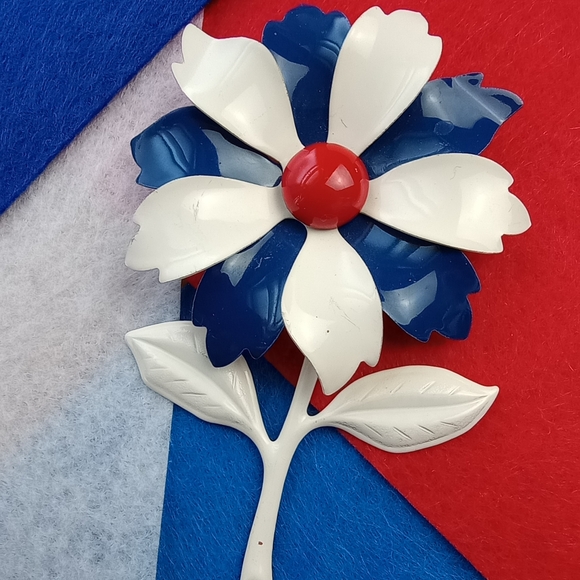 Vintage Red White and Blue Metal Enamel White Stem Flower Brooch Pin - Picture 2 of 7